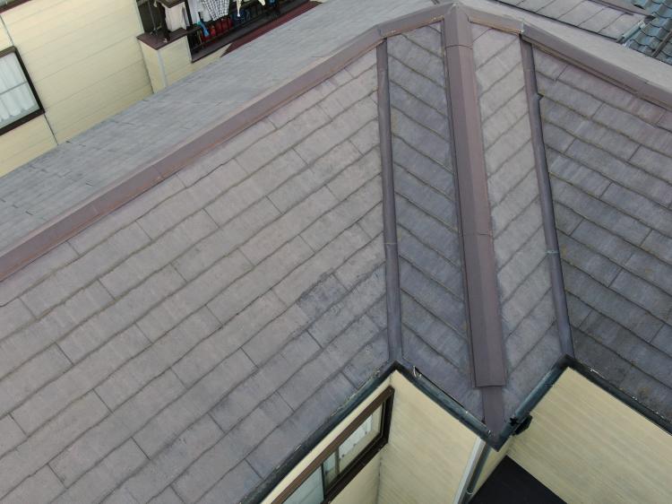 屋根の劣化ドローン撮影色あせヒビ割れ塗装で表面を保護