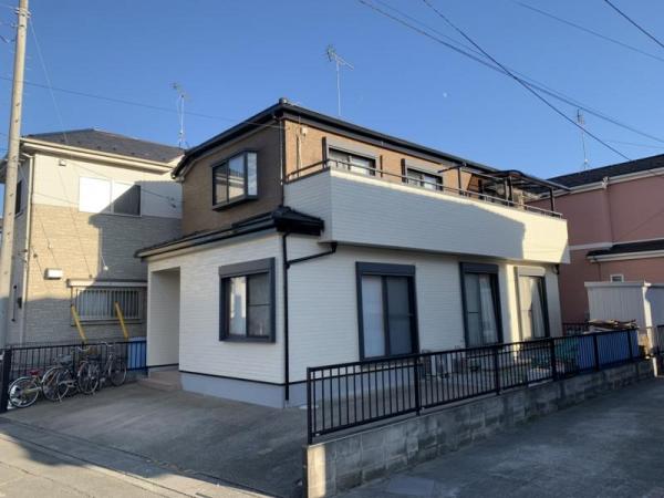 外壁塗装 ツートンで玄関周りは明るく ガイソー上尾店