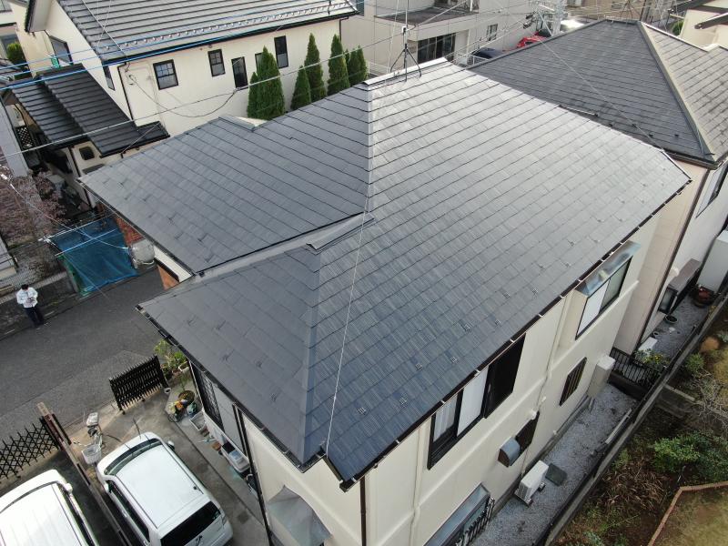 屋根塗装後つやつやの屋根太陽光反射して長い間屋根を守る桶川市